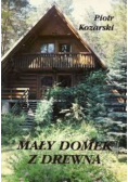 Mały domek z drewna