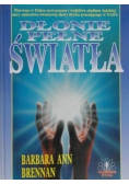 Dłonie pełne światła