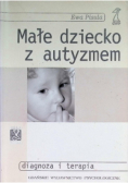 Małe dziecko z autyzmem