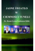 Jasne światło w ciemności tunelu