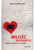 Miłość skazanych kobieta i mężczyzna w więzieniu