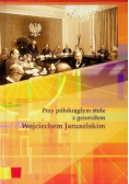 Przy półokrągłym stole z generałem Wojciechem Jaruzelskim