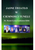 Jasne światło w ciemności tunelu