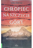 Chłopiec na szczycie góry