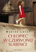 Chłopiec w czerwonej sukience