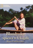 Blondynka śpiewa w Ukajali
