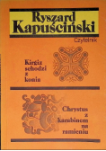 Kirgiz schodzi z konia
