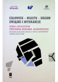 Człowiek miasto region związki i interakcje