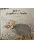 Jeż w zimowym lesie