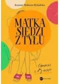 Matka siedzi z tyłu