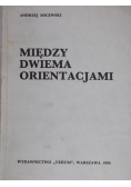 Między dwiema orientacjami