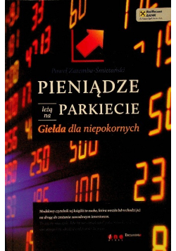 Pieniądze leżą na parkiecie
