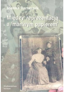 Między reprezentacją a martwym papierem