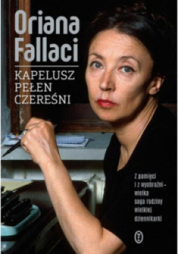 Kapelusz cały w czereśniach
